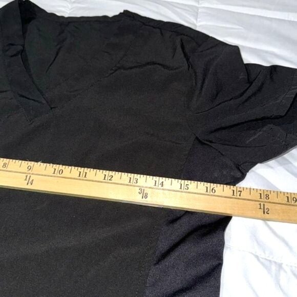 Womens Black V-Neck Scrub Top With Pockets - Picture 5 of 6